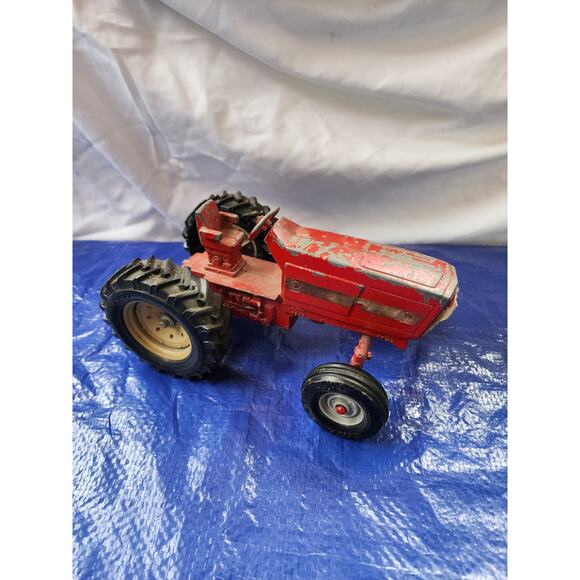 Vintage ERTL International Toy Tractor "Made in USA" Harvester Diecast 8" 1/16 - Picture 2 of 5